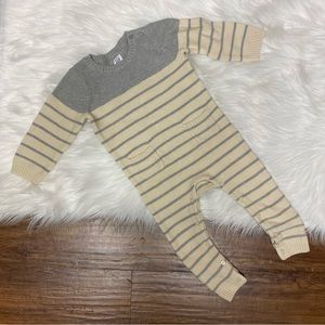 Baby GAP NWT Grey button 1 piece button down. 12-18 mo